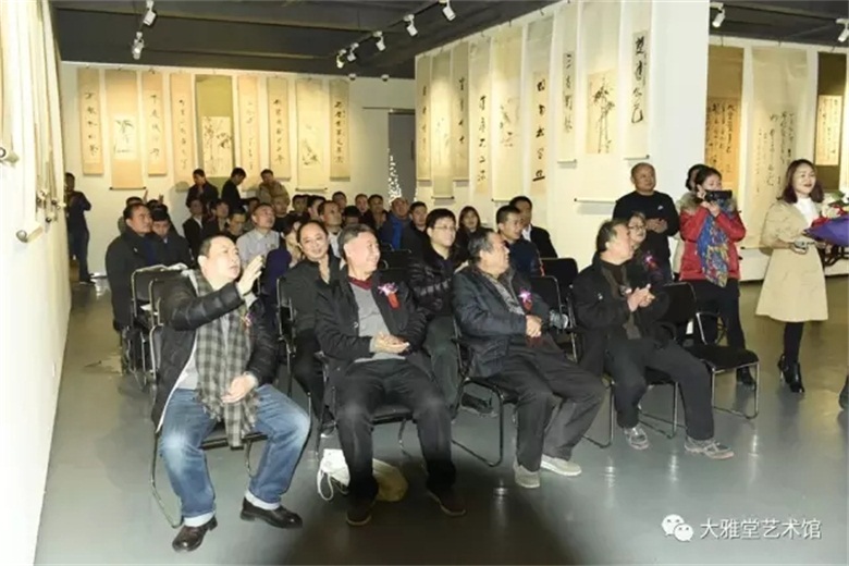 畫(huà)廊作品展現(xiàn)場(chǎng)